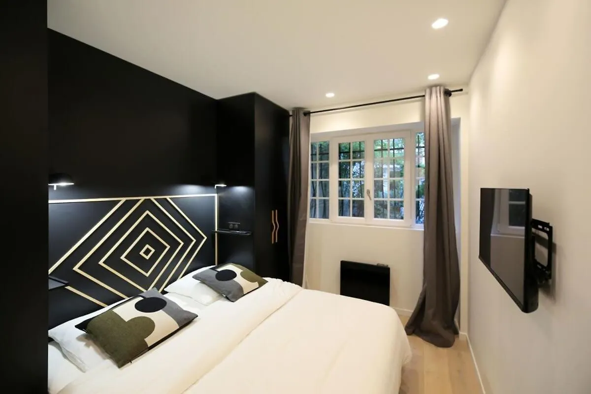 Appartement Familiale Sauna Paris 10 - 8P - Flat-Guest 0*,  Frankrike